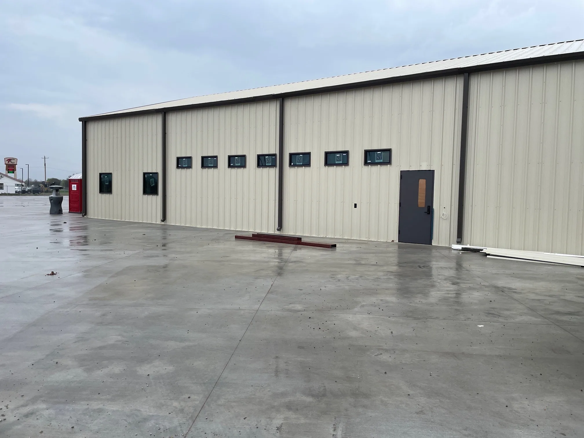 Completed 5,000 square foot municipal maintenance building for the City of Hugo, Oklahoma — pre-engineered steel structure with clerestory window band, built by UTS BuildPros